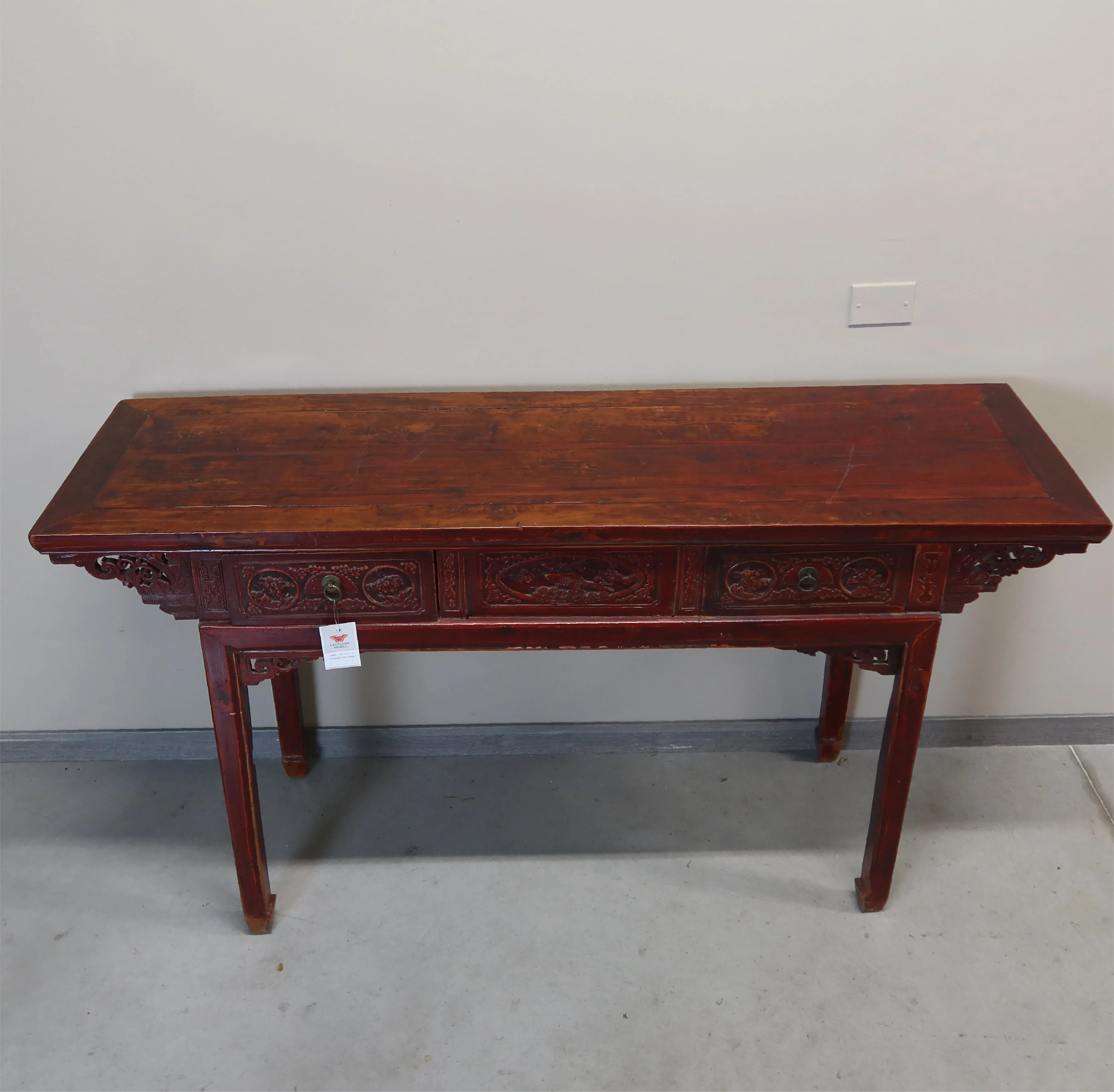 GRANDE CONSOLLE DA CENTRO CON CASSETTI INTAGLIATI E PIANO AGGETTANTE - Image 6