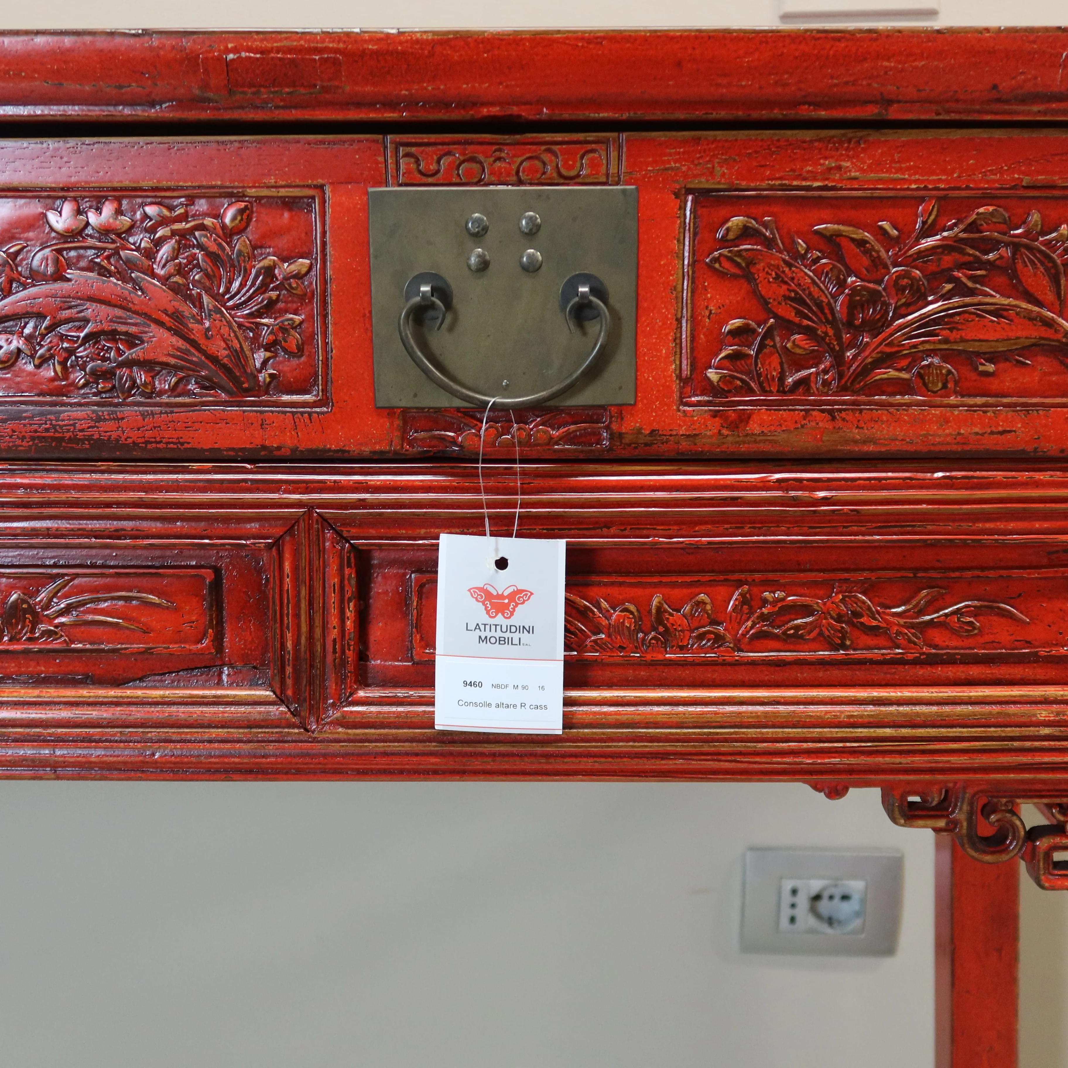 TAVOLO CONSOLLE CON CASSETTI INTAGLIATI E PIANO AGGETTANTE - Image 11