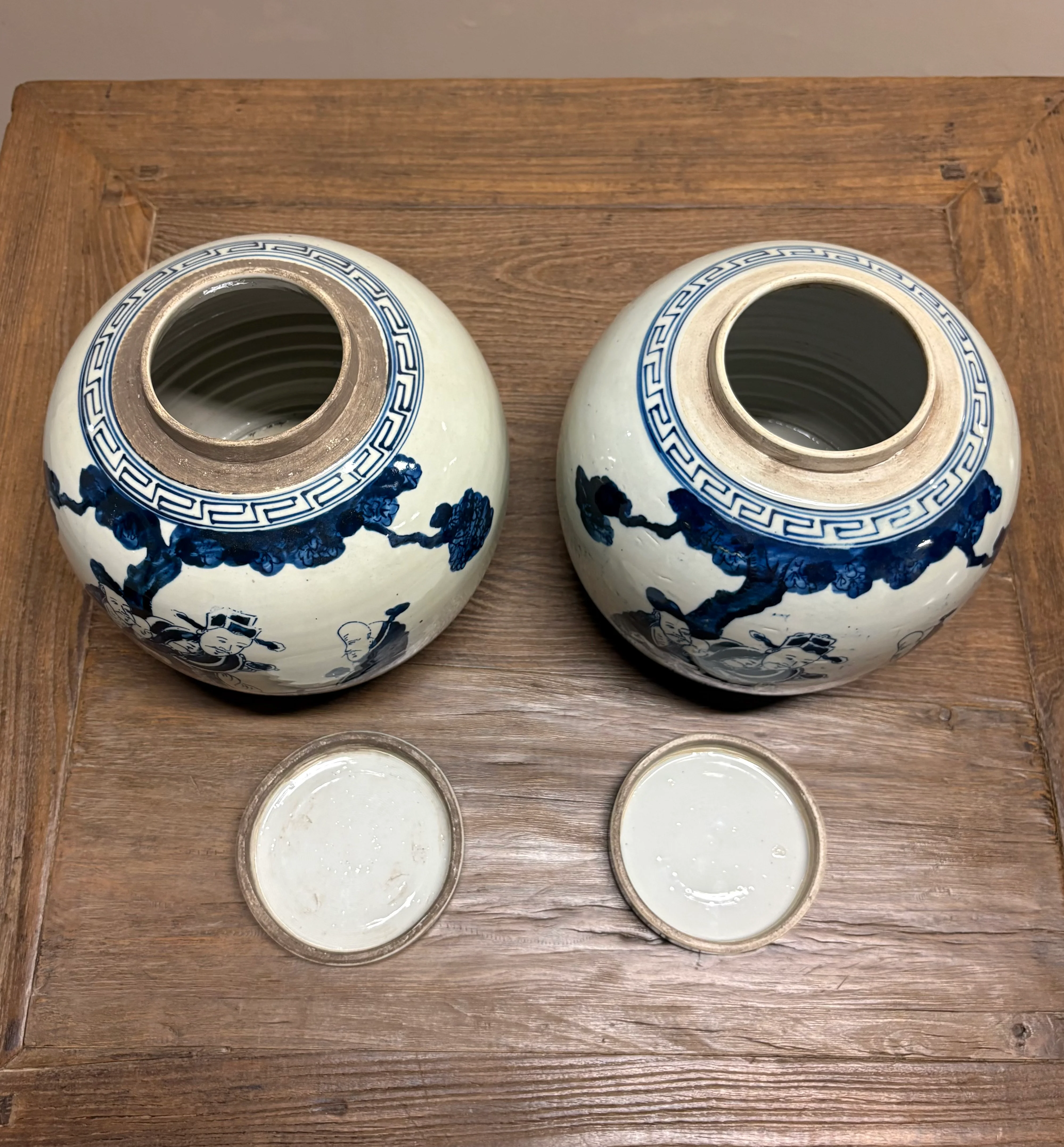 VASO STONDATO DECORATO CON COPERCHIO - Image 3